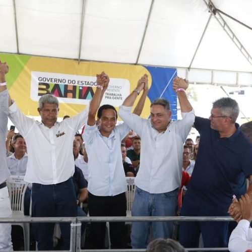 Em Conceição do Coité, Jerônimo une governo e oposição em cena inédita