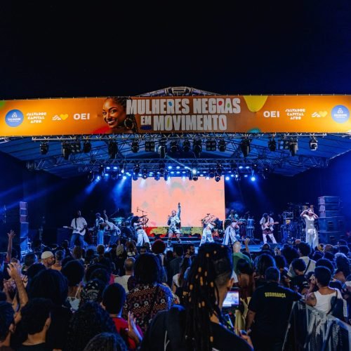 Com shows de Melly, Zezé Motta e Mariene de Castro, Circuito Mulheres Negras em Movimento reúne grande público na Praça Maria Felipa