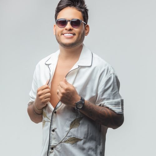 Thiago Aquino comanda Super Bololô com sucessos do arrocha