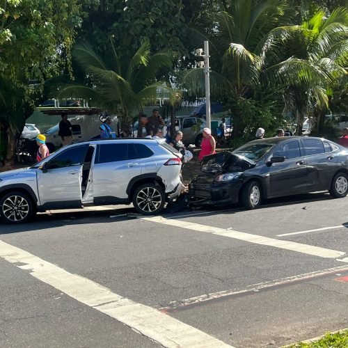 Colisão na Avenida Magalhães Neto causa lentidão no trânsito em Salvador