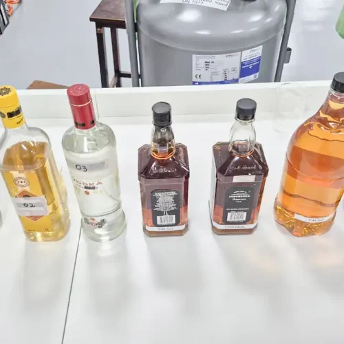 Polícia fecha fábrica que adulterava bebidas em São Bernardo do Campo