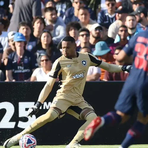 Ederson se machuca e John, ex-Botafogo, é convocado para amistosos