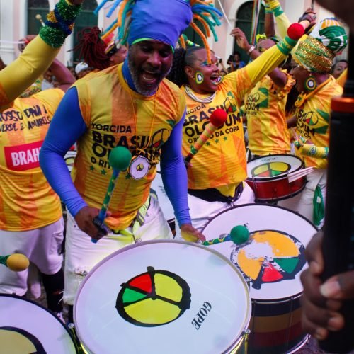 Torcida Brasil Olodum volta ao Pelourinho para acompanhar Brasil nas oitavas de final da Copa do Mundo