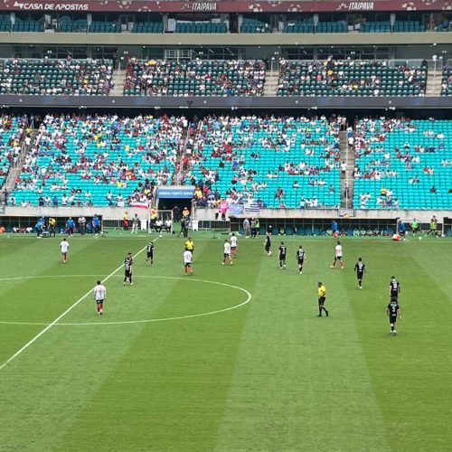 Bahia reage, muda no intervalo e goleia em amistoso na Fonte Nova