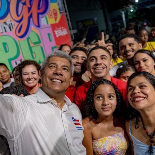 Jerônimo defende educação como instrumento de emancipação em ato das juventudes em Bom Jesus da Lapa