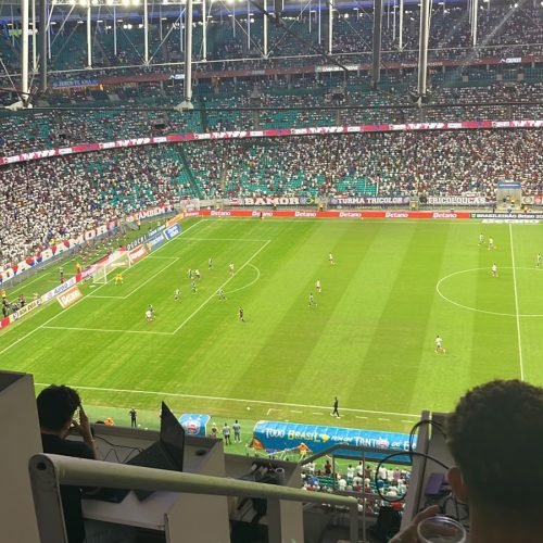 Bahia vence a Chapecoense na Fonte Nova e empolga torcida com atuação consistente