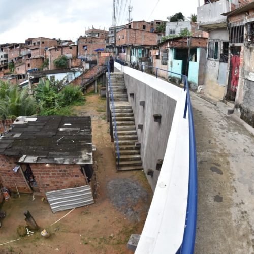 Prefeitura entrega pacote com 12 obras de contenção no Alto da Terezinha e chega a 607 encostas protegidas em Salvador
