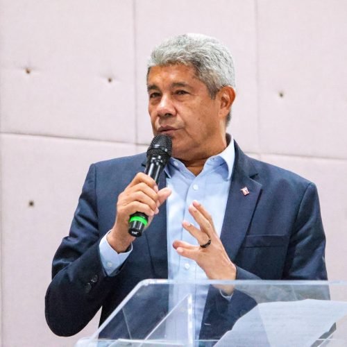 Jerônimo quer ampliar oferta da educação integral para 100% das escolas baianas