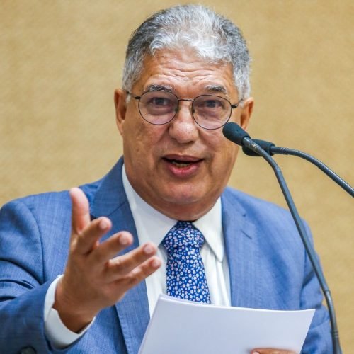 “Perdido e sem propostas, ACM Neto apresenta projetos que já existem como se fossem inéditos”, ironiza deputado