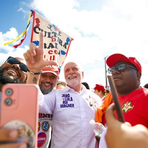 Wagner prestigia juventude e cultura baianas e dá início aos compromissos da Convenção do PT na Bahia. O senador repetiu a tradição criada durante o ciclo dos PGPs e voltou a se reunir com os jovens para ouvir demandas e renovar energias