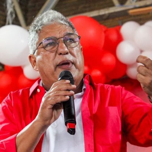 Líder do governo rebate ACM Neto e aponta incoerências na sabatina
