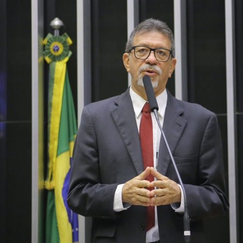 Após ACM Neto ser candidato mais rejeitado em pesquisa, deputado comenta: “Fez gestão de maquiagem em Salvador”
