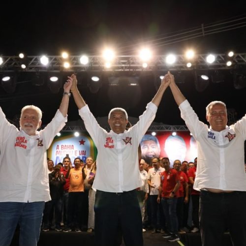 “A Bahia não pode andar para trás”, afirma Jaques Wagner no primeiro comício da campanha de Jerônimo