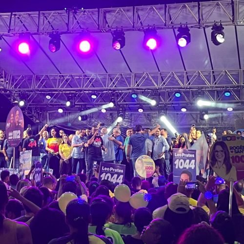 ACM Neto inaugura comitê de campanha em Salvador e reúne apoiadores em clima de festa