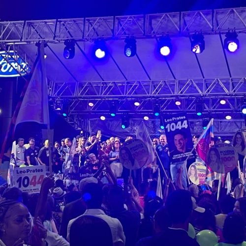ACM Neto inaugura comitê de campanha em Salvador e reúne apoiadores em clima de festa
