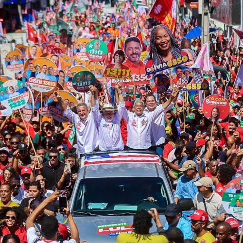 Jerônimo, Rui e Wagner arrastam 20 mil pessoas em caminhada por Feira de Santana
