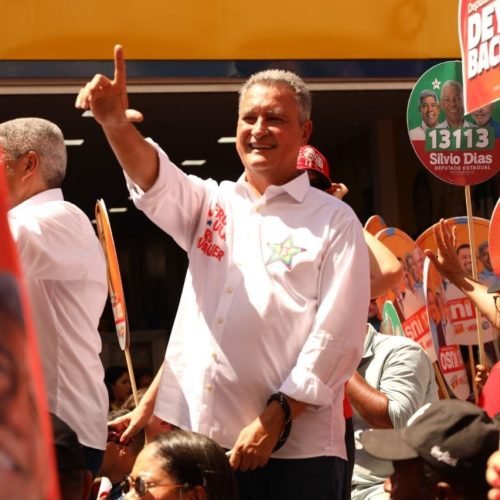 “Lula fez história em Feira com volume de entregas do Minha Casa, Minha Vida na Bahia”, afirmou Rui Costa em ato político em Feira de Santana