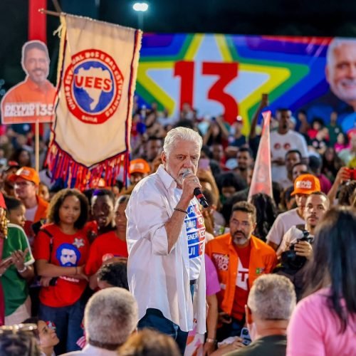 Wagner alerta juventude sobre crescimento da extrema-direita e defende reeleição de Lula como antídoto em Salvador