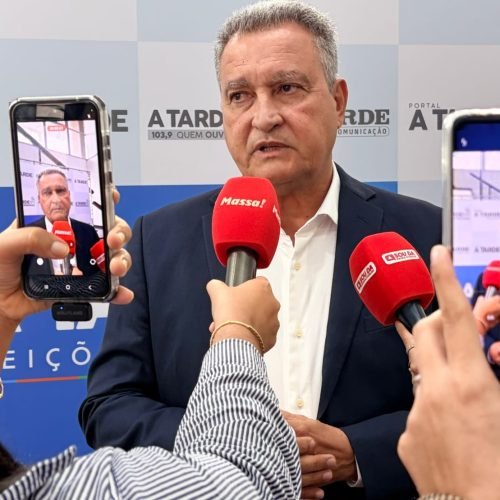 Povo tá conhecendo quem é ele, diz Rui Costa ao explicar queda de Flávio Bolsonaro