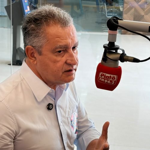 Proposta de Flávio Bolsonaro é arrebentar o direito dos trabalhadores, diz Rui Costa