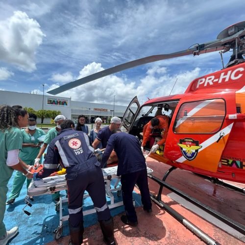 Bombeiros do 10º BBM resgatam vítima presa às ferragens  na BA-099