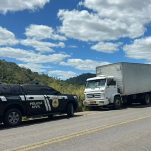 Caminhão e carga roubada são recuperados em Ibirapitanga