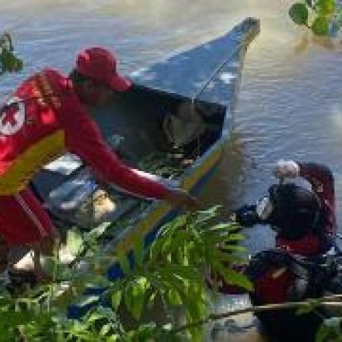 Bombeiros do 17º e 20º BBM resgatam corpo na Serra do Ramalho