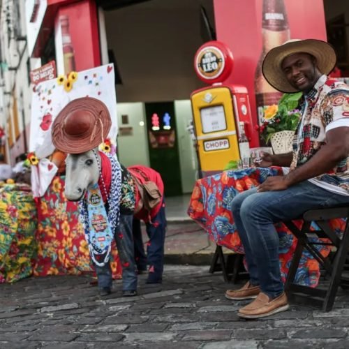 Carroçada da Saúde toma as ruas de Salvador e entra na programação oficial do São João da PREFS