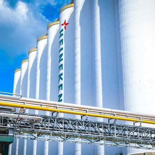 Cervejaria Heineken desmente boatos sobre falsificação de suas cervejas no Brasil