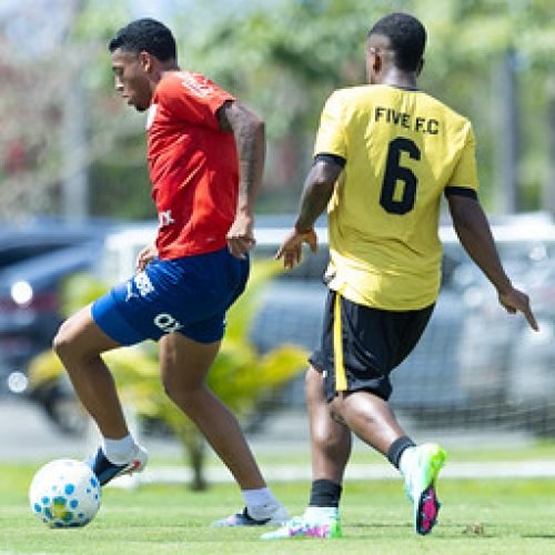 Bahia intensifica preparação no CT Evaristo e mostra foco em campo