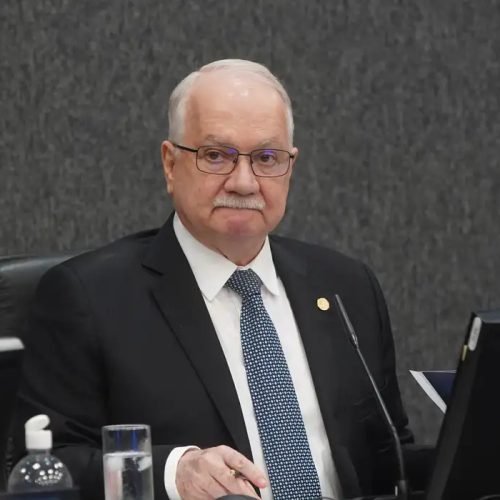 Fachin dá 24 horas para PF enviar informações sobre celular de Vorcaro