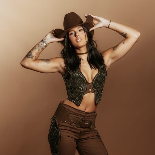 ANA CASTELA INAUGURA NOVA FASE COM “FIRE ARENA”