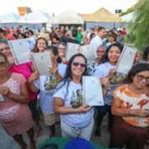 Jerônimo Rodrigues prestigia feira de agricultura familiar em Valente, neste sábado (16)
