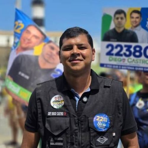 Deputado defende Flávio Bolsonaro para presidente e reforça “fora Moraes” em ato no Farol da Barra
