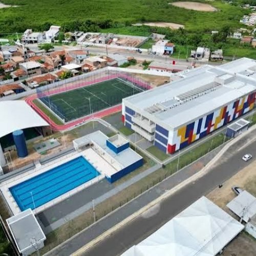Qualidade da educação baiana impressiona família africana via rede social
