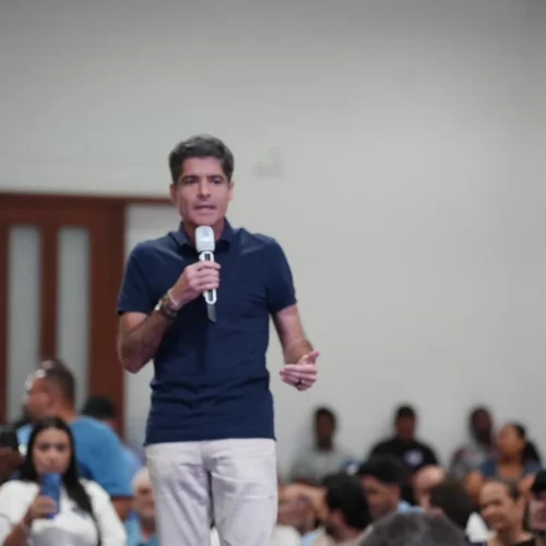 ACM Neto critica desistência de Jerônimo Rodrigues e cancelamento de debate na TVE gera repercussão política na Bahia