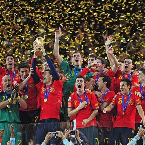 Espanha vence na prorrogação, derruba Argentina e levanta o bi mundial com recorde histórico