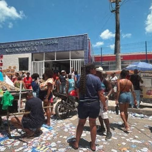 Salvador amanhece sem ônibus no dia da votação e eleitores lotam pontos à espera de condução