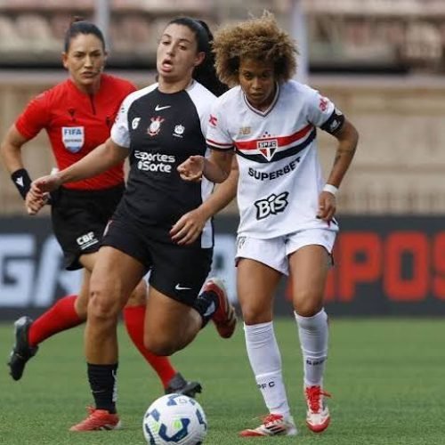 São Paulo vence o Corinthians, faz história e fica perto do título