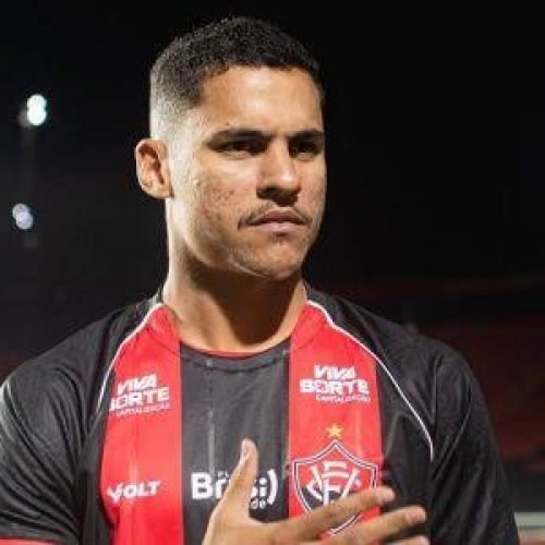 Vitória anuncia Alex Bruno como novo camisa 9 e atacante pode estrear no Ba-Vi 508