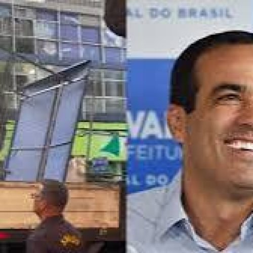 Após criticar políticos nas redes, ambulante tem barraca recolhida no Centro de Salvador e desabafa: “Covardia”