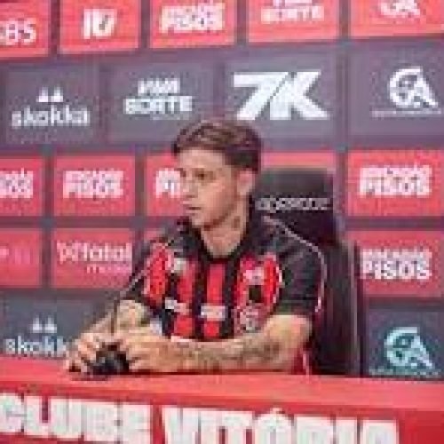 Vitória se Prepara para Desafio Fora de Casa: Atacante Tarzia mantém foco na reta final da Série A