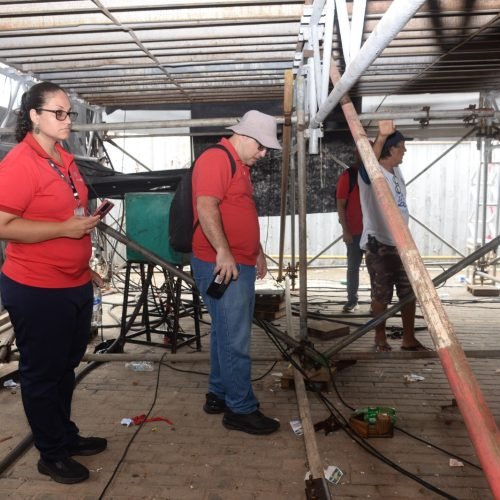 MPBA vistoria palcos instalados para Carnaval nos bairros de Itapuã e Boca do RioInspeção constata que camarote acessível de Cajazeiras permanece sem luz