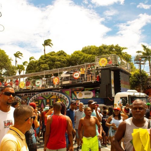 Olodum leva sua pipoca ao Circuito Osmar e embala foliões no Carnaval de Salvador 2026