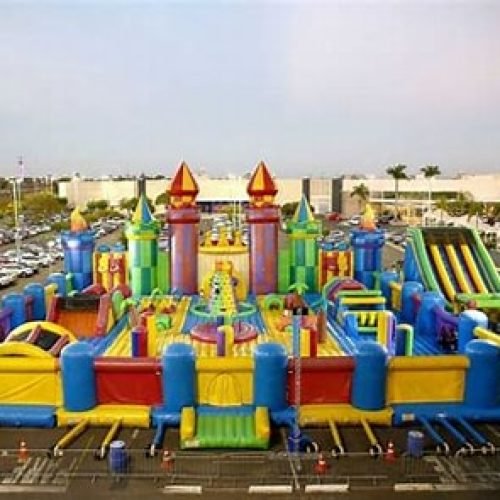 Maior castelo inflável ‘’Jump Around’’ localizado Salvador Norte Shopping