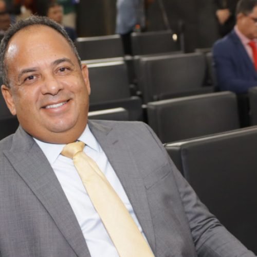 Vereador Jorge Araujo torna obrigatória a disponibilização de QR code