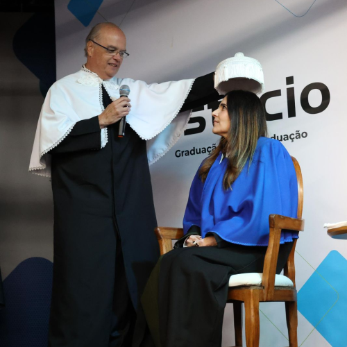 Estácio homenageia Cláudia Romano com o título de Doutora Honoris Causa