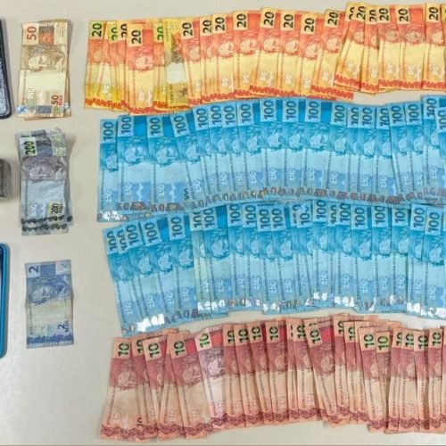 PM prende suspeito com droga e notas falsas em Tanque Novo