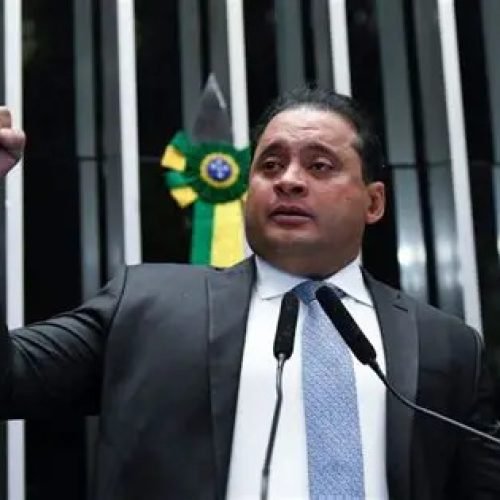 Senador é alvo de operação da Polícia Federal