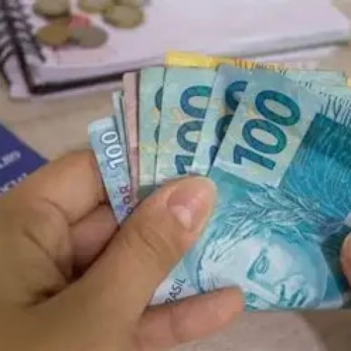 Em janeiro 2026 novo salário mínimo será R$ 1.621